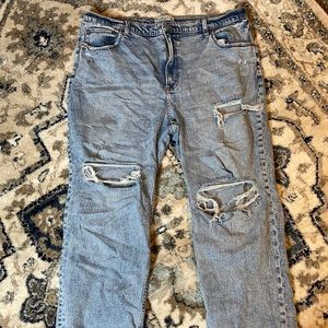 Abercrombie ultra high rise ankle straight Jean. Worn a few times.